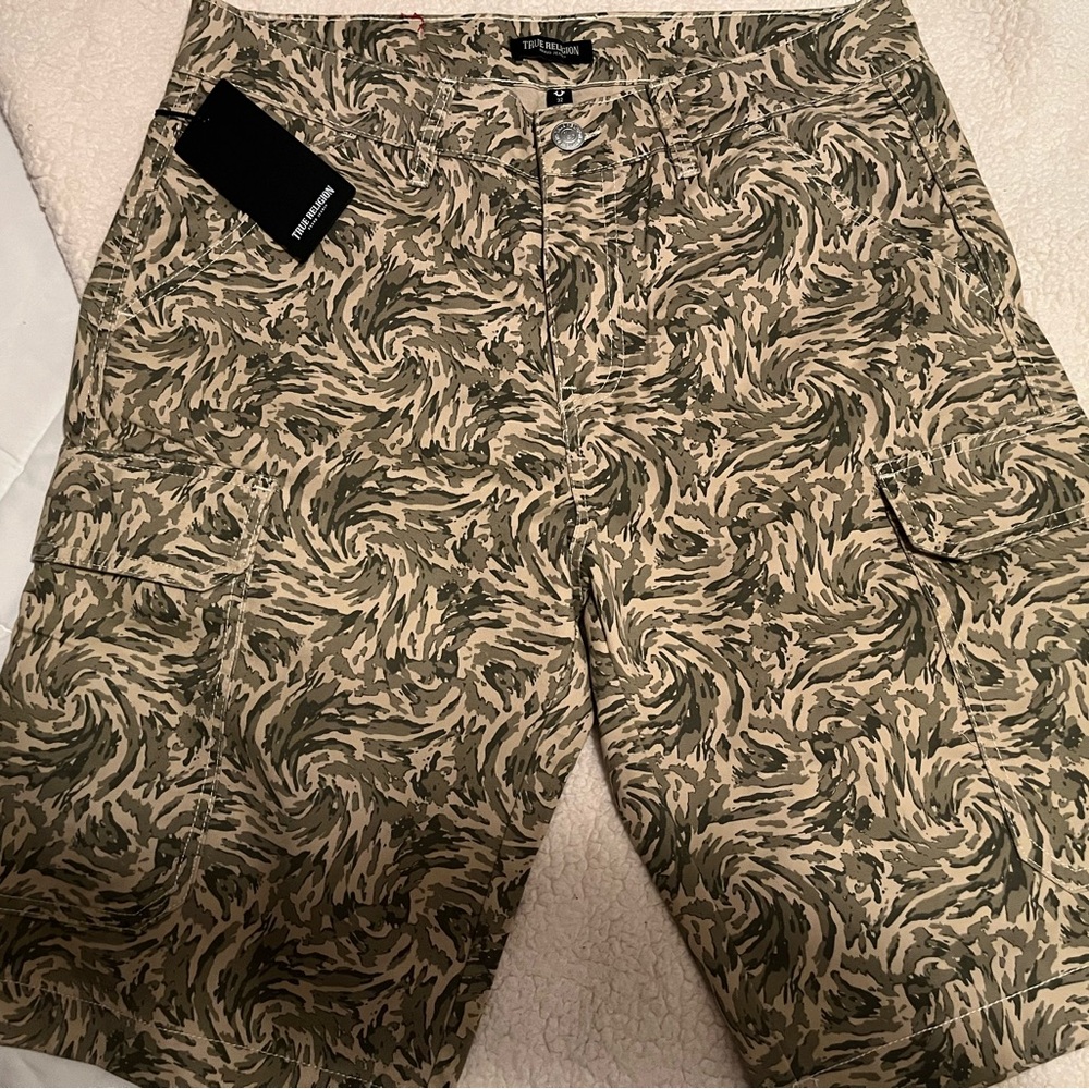 True Religion Men's Swirl Camo Cargo Shorts - Olive & Tan